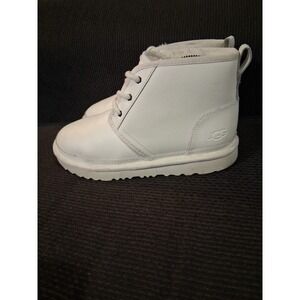 UGG Australia Neumel II‎ Leather Chukka Kids 'White" Size 4